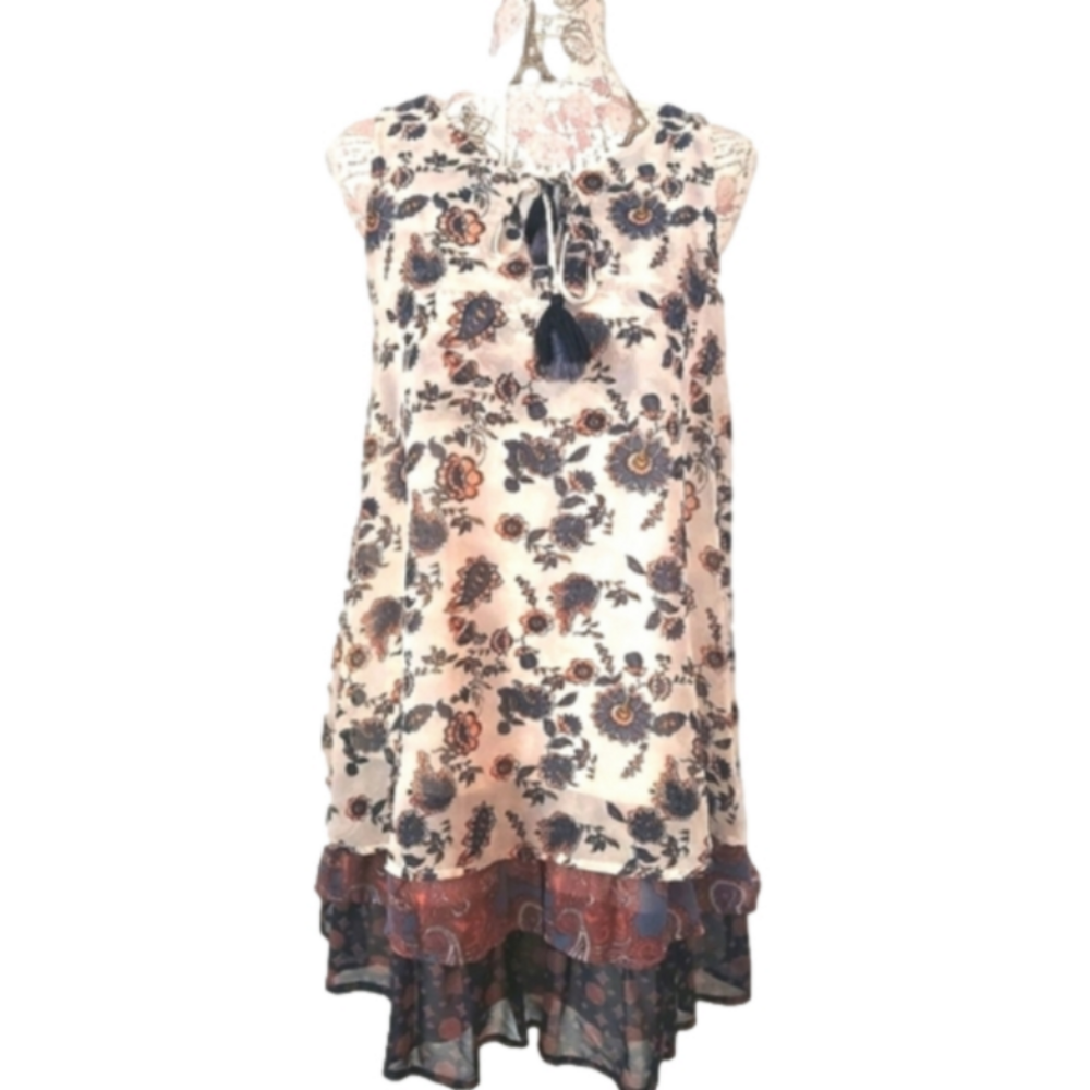 XHILARATION SLEEVELESS TOP.